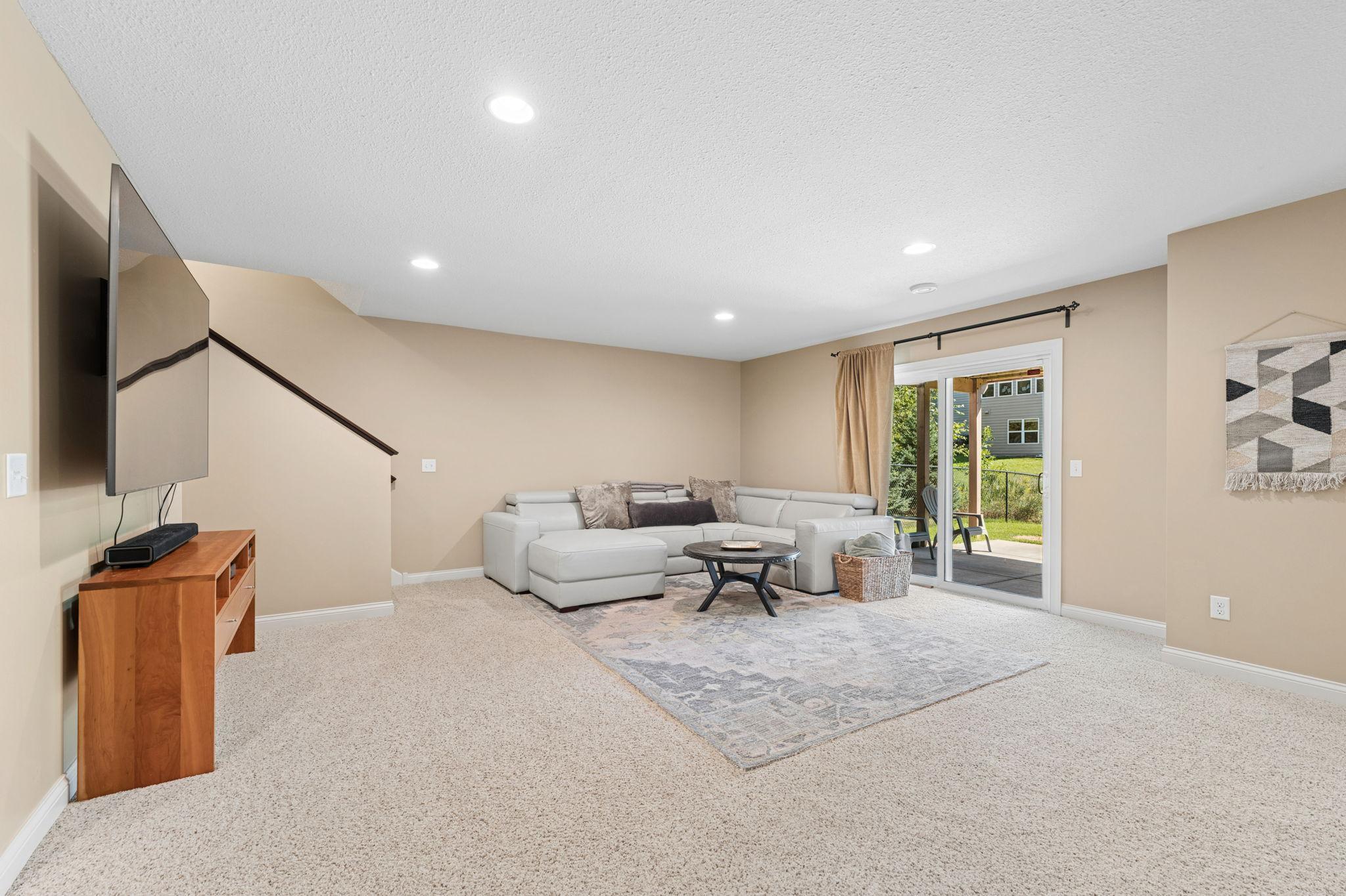 1192 Maple Lane W Property Photo 27