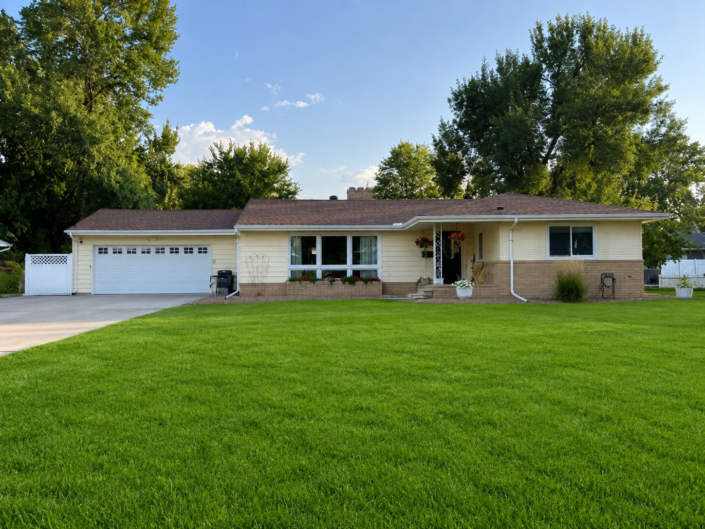 857 3rd Street N Property Photo 1