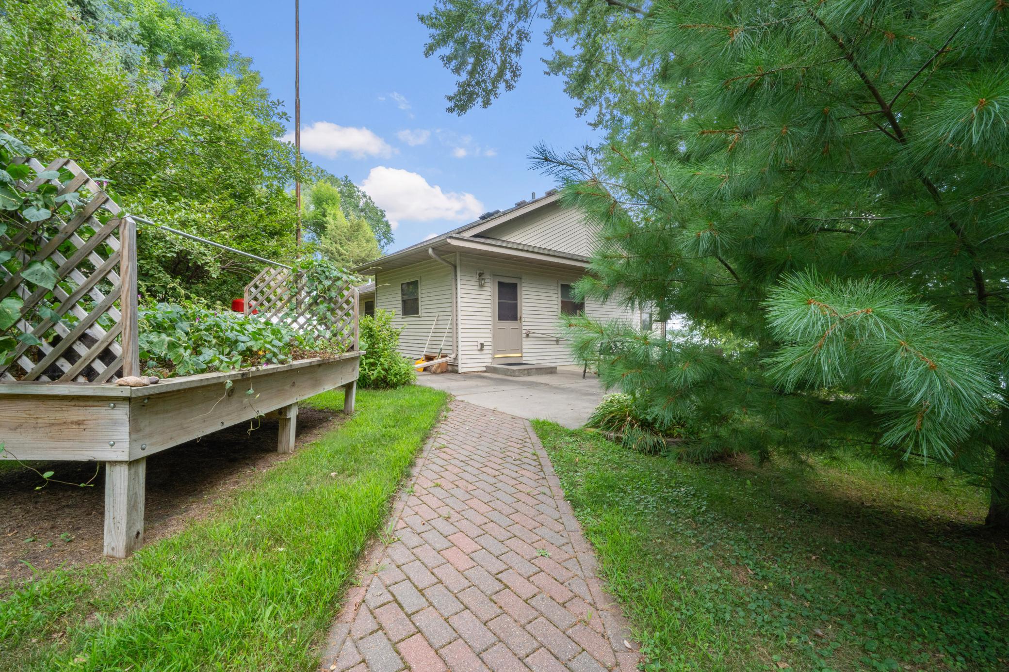 27906 Ambassador Drive Property Photo 2