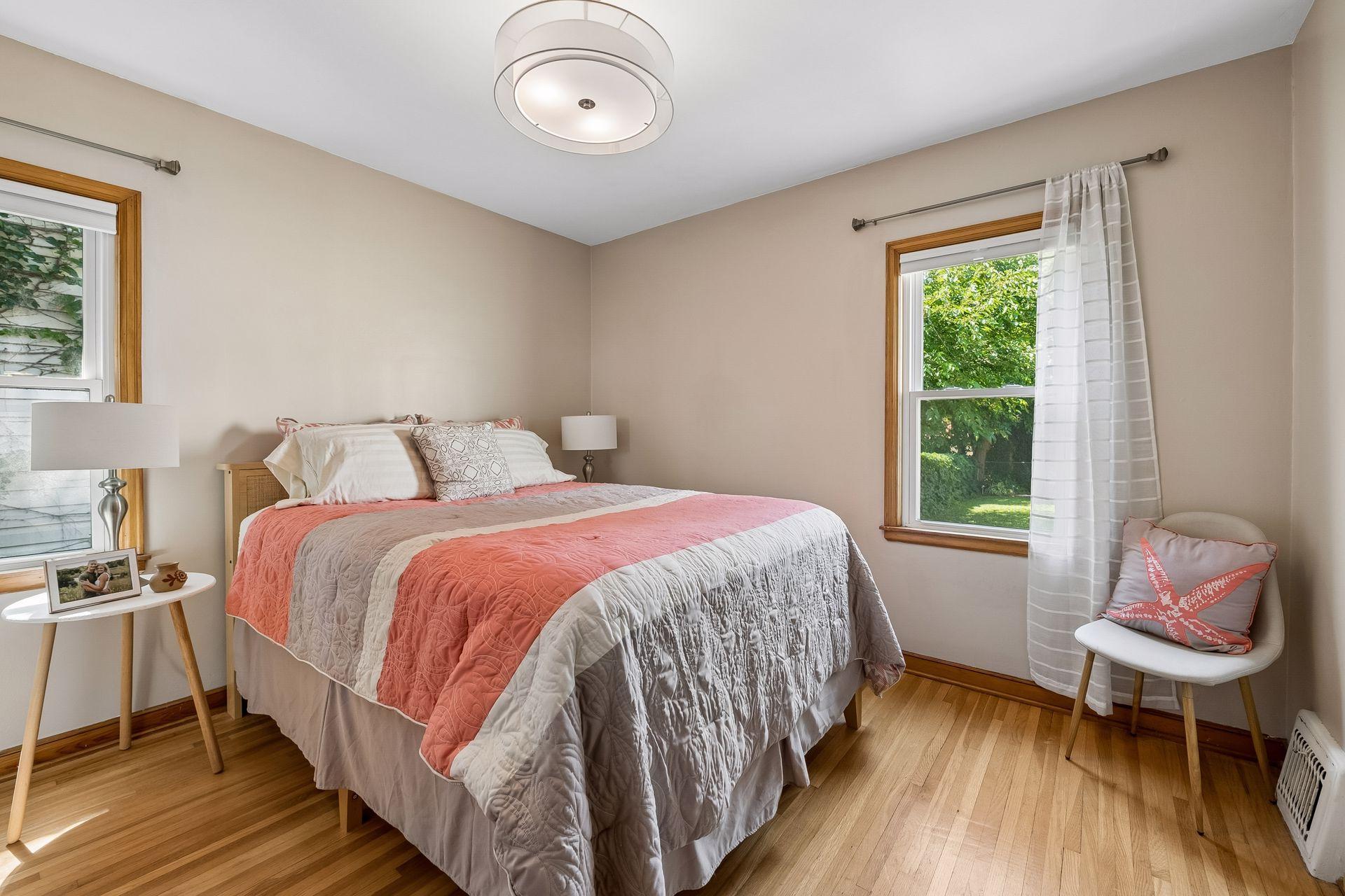 2222 University Avenue Ne Property Photo 15