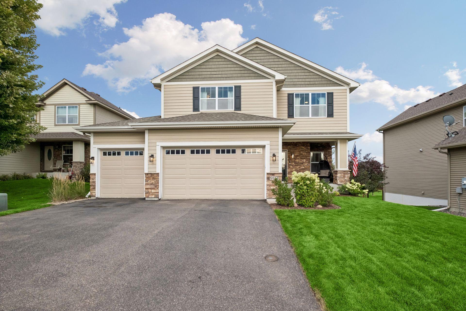9161 River Rock Drive N Property Photo 3