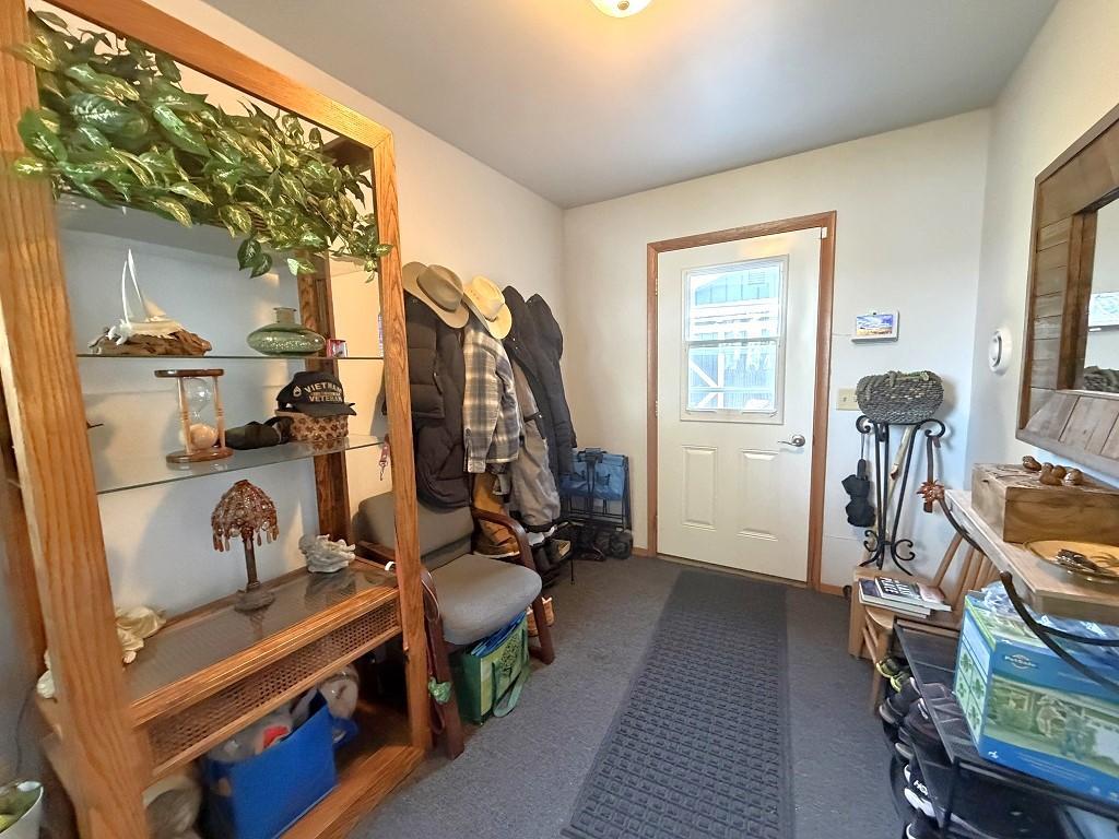 354 E East River Drive Property Photo 3