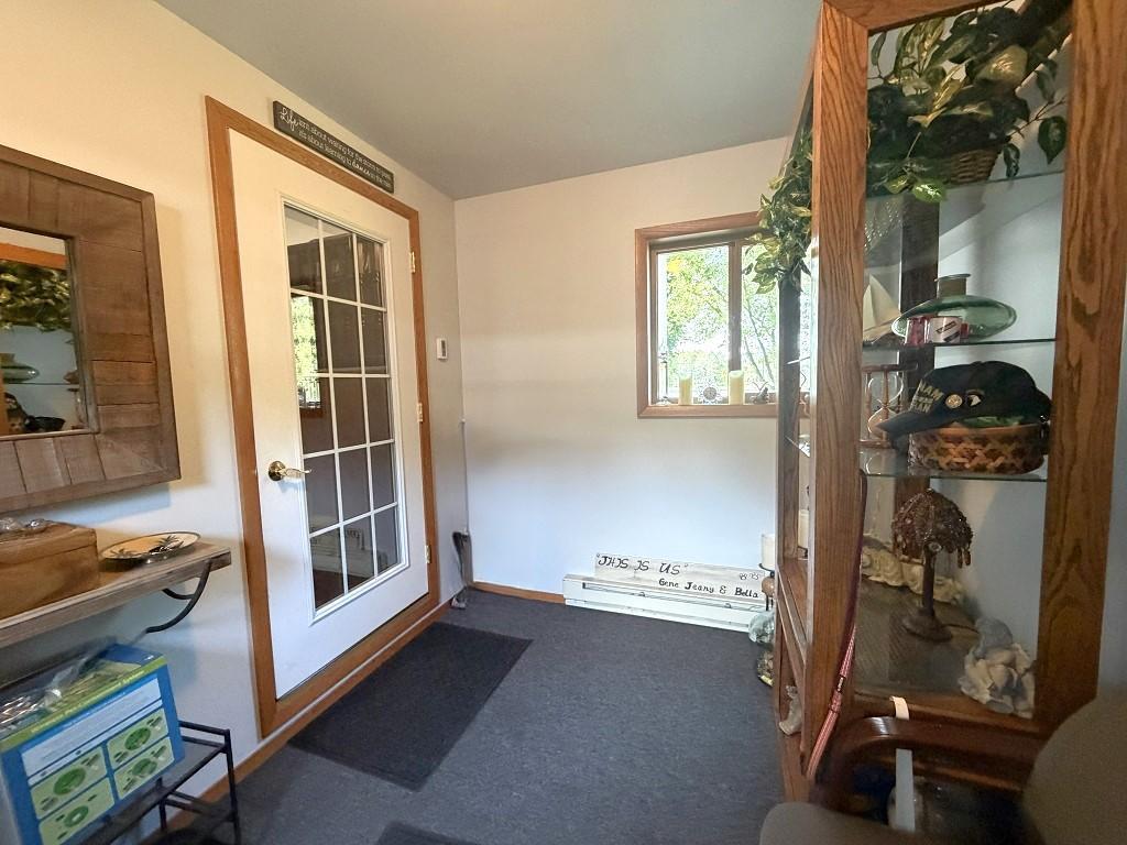 354 E East River Drive Property Photo 4