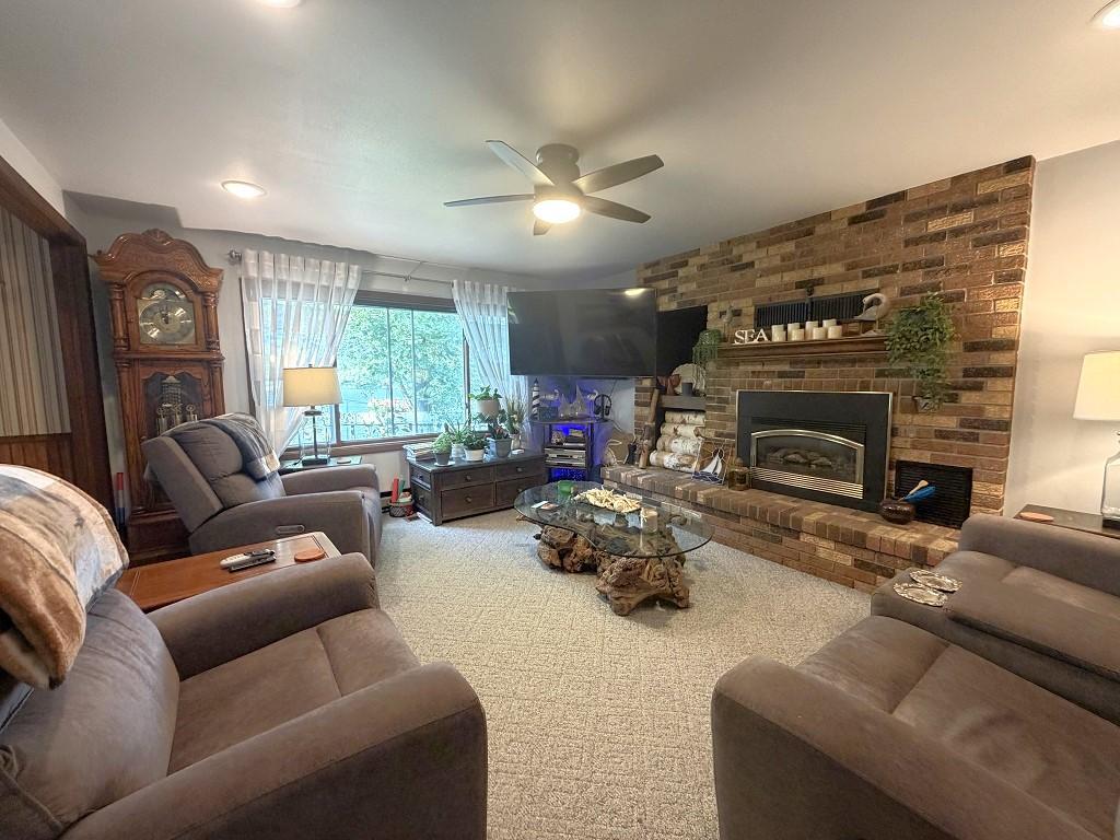 354 E East River Drive Property Photo 6