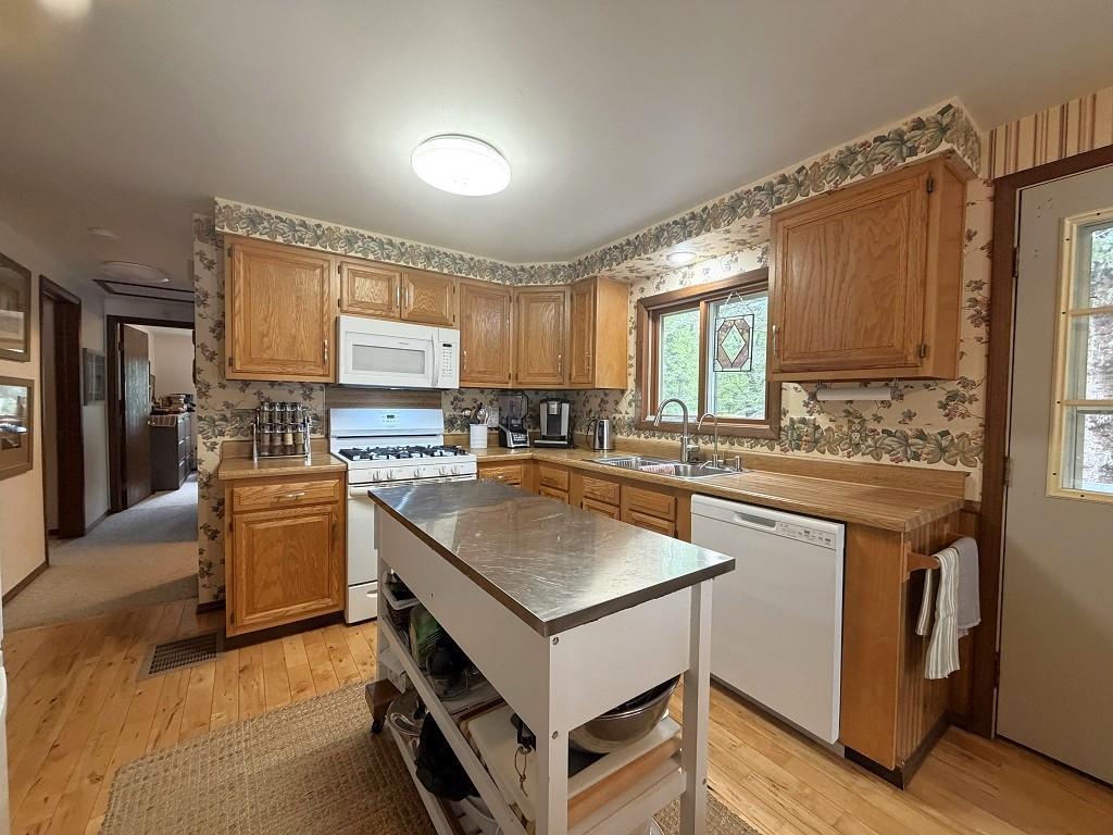 354 E East River Drive Property Photo 10
