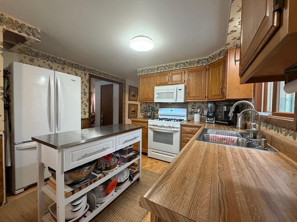 354 E East River Drive Property Photo 11