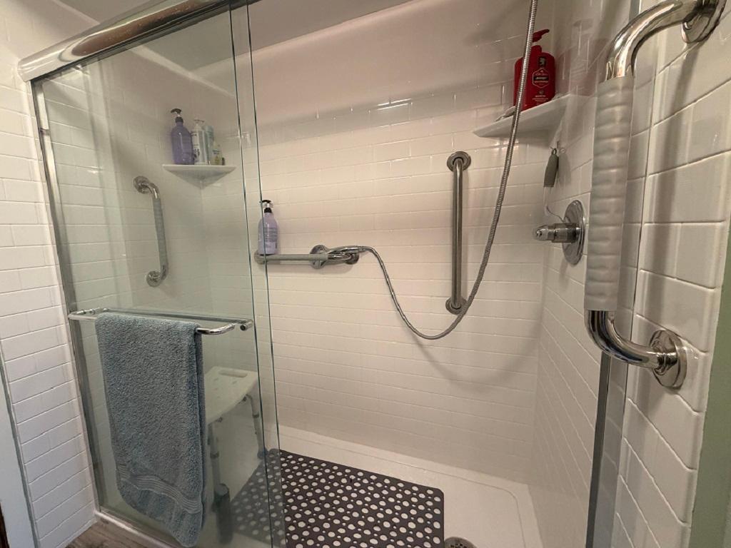 354 E East River Drive Property Photo 17