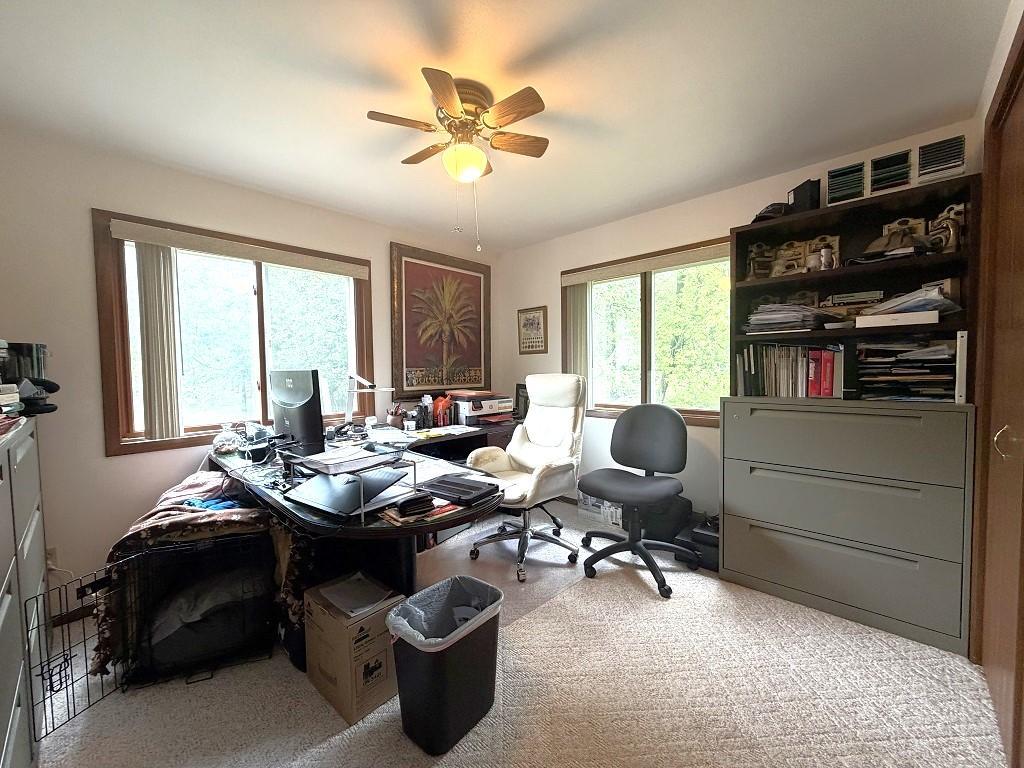 354 E East River Drive Property Photo 21