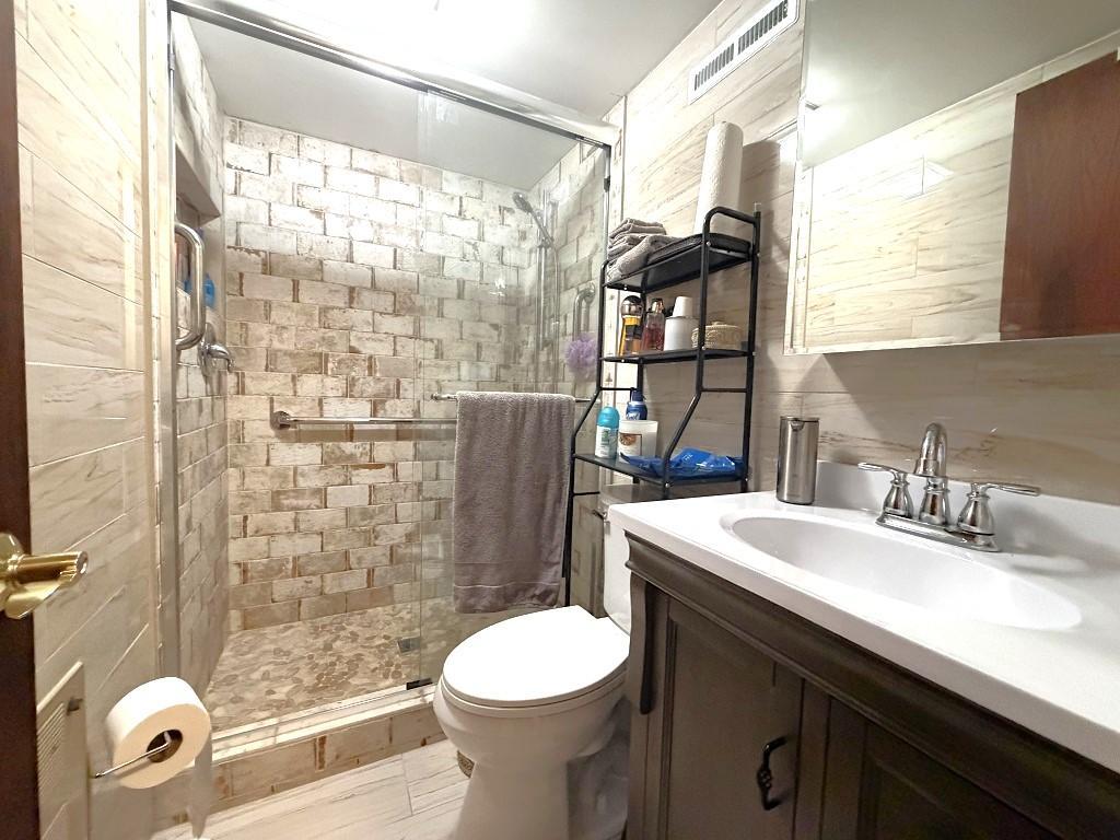 354 E East River Drive Property Photo 28