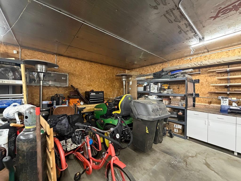 354 E East River Drive Property Photo 31