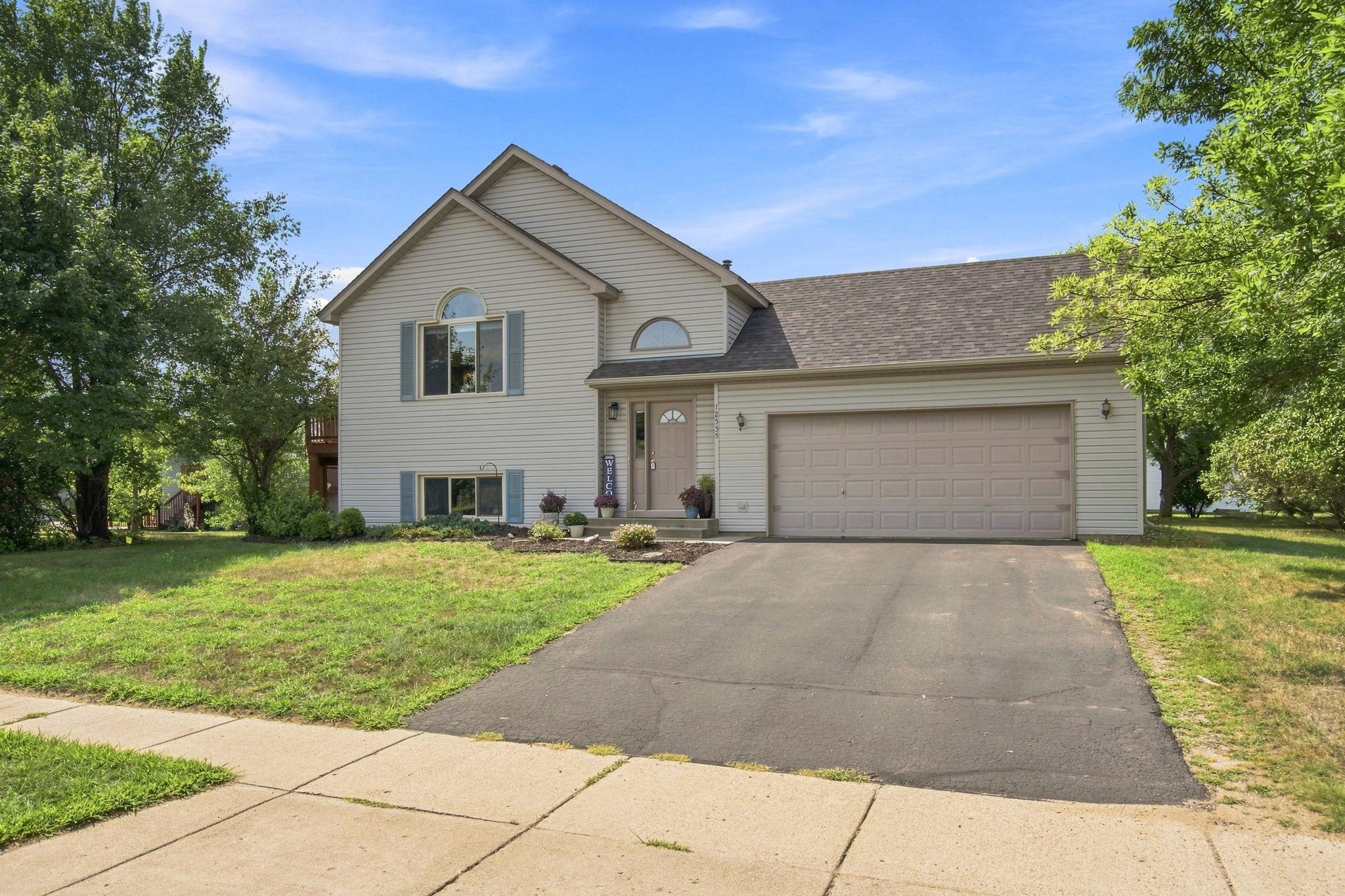 12555 Hillside Lane SE Property Photo 1