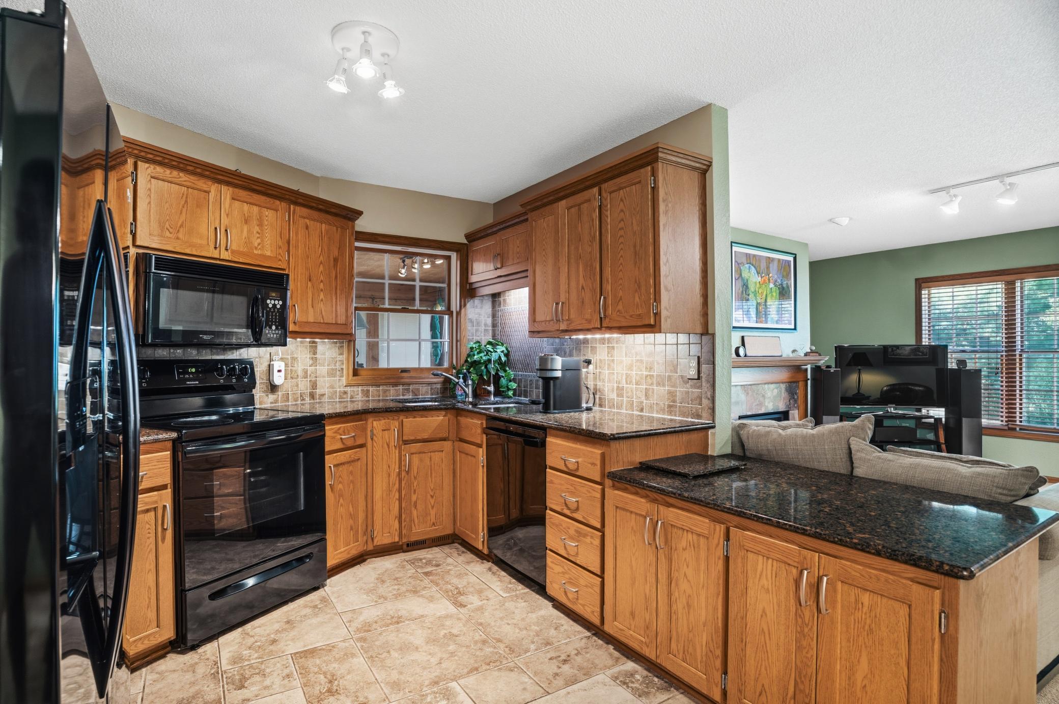 2524 Colony Circle Property Photo 4