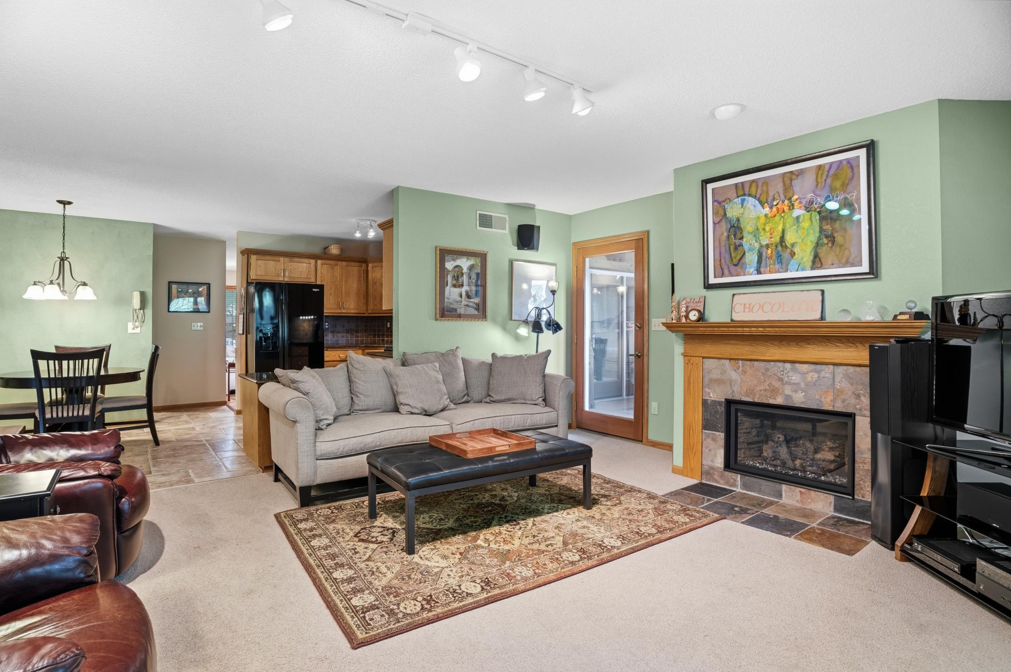 2524 Colony Circle Property Photo 6