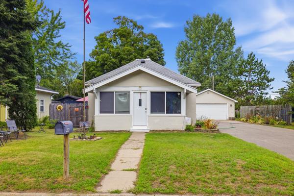 313 1st Avenue NE Property Photo 1