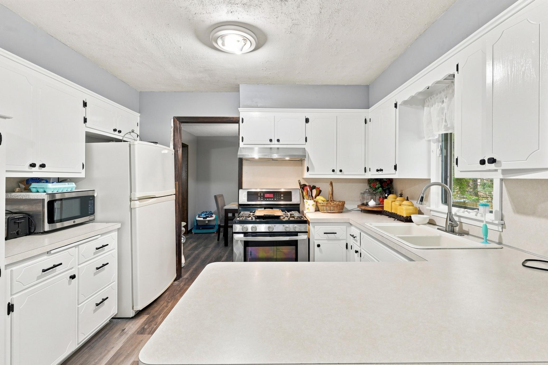 10048 Upton Road Property Photo 4