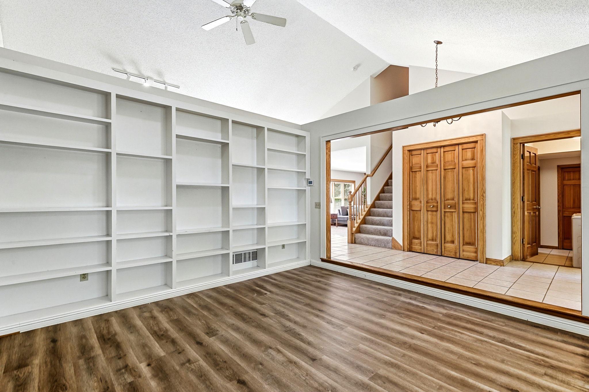 8843 Blackoaks Lane N Property Photo 10