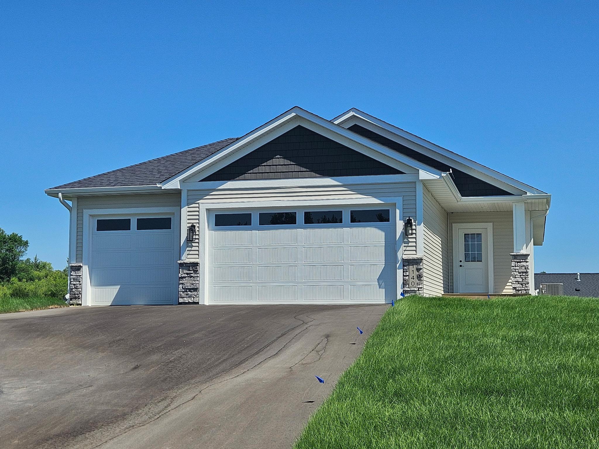 1140 Summit Cove Property Photo 1