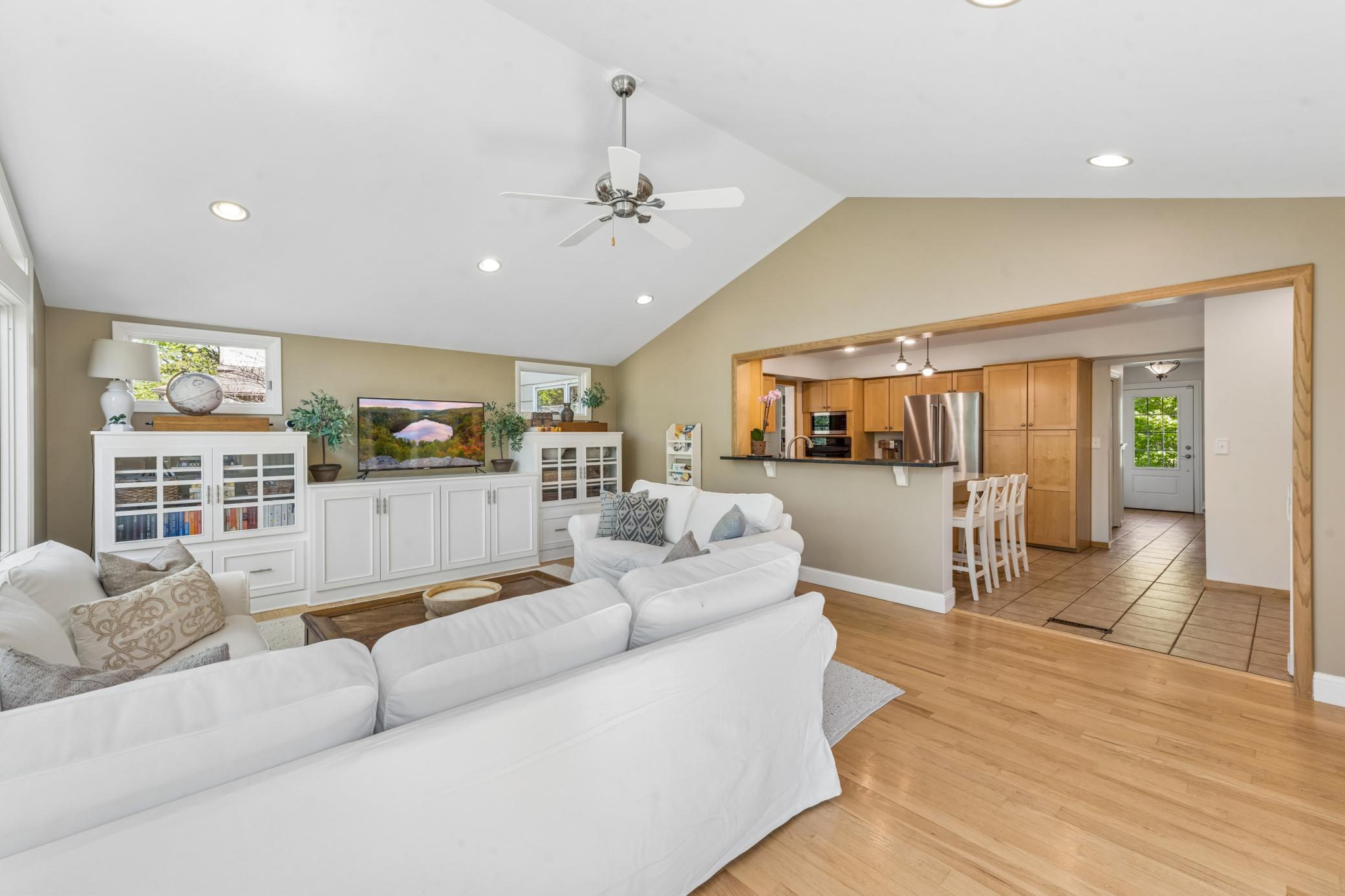 290 Ridgeview Drive E Property Photo 11