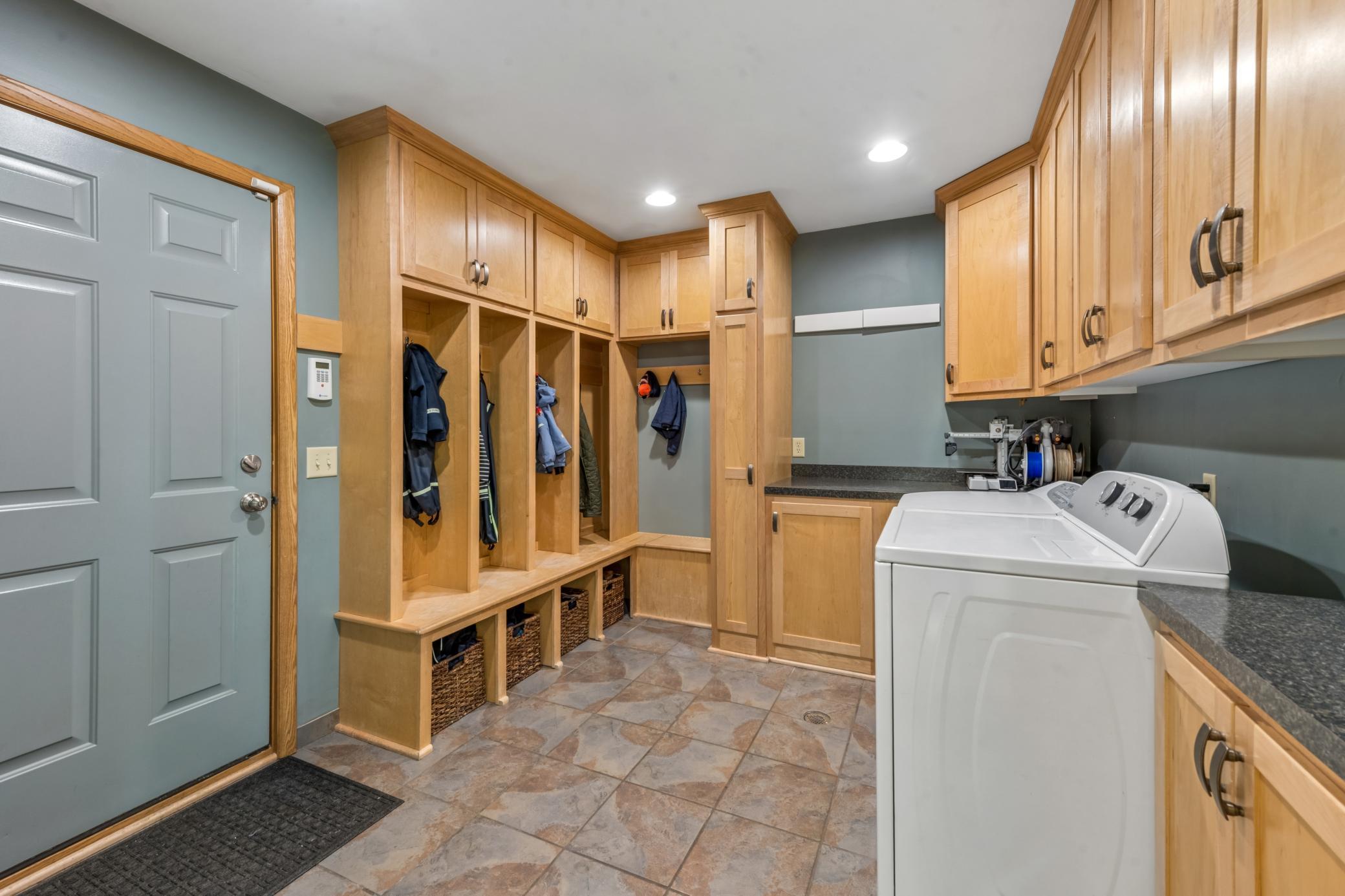 290 Ridgeview Drive E Property Photo 14
