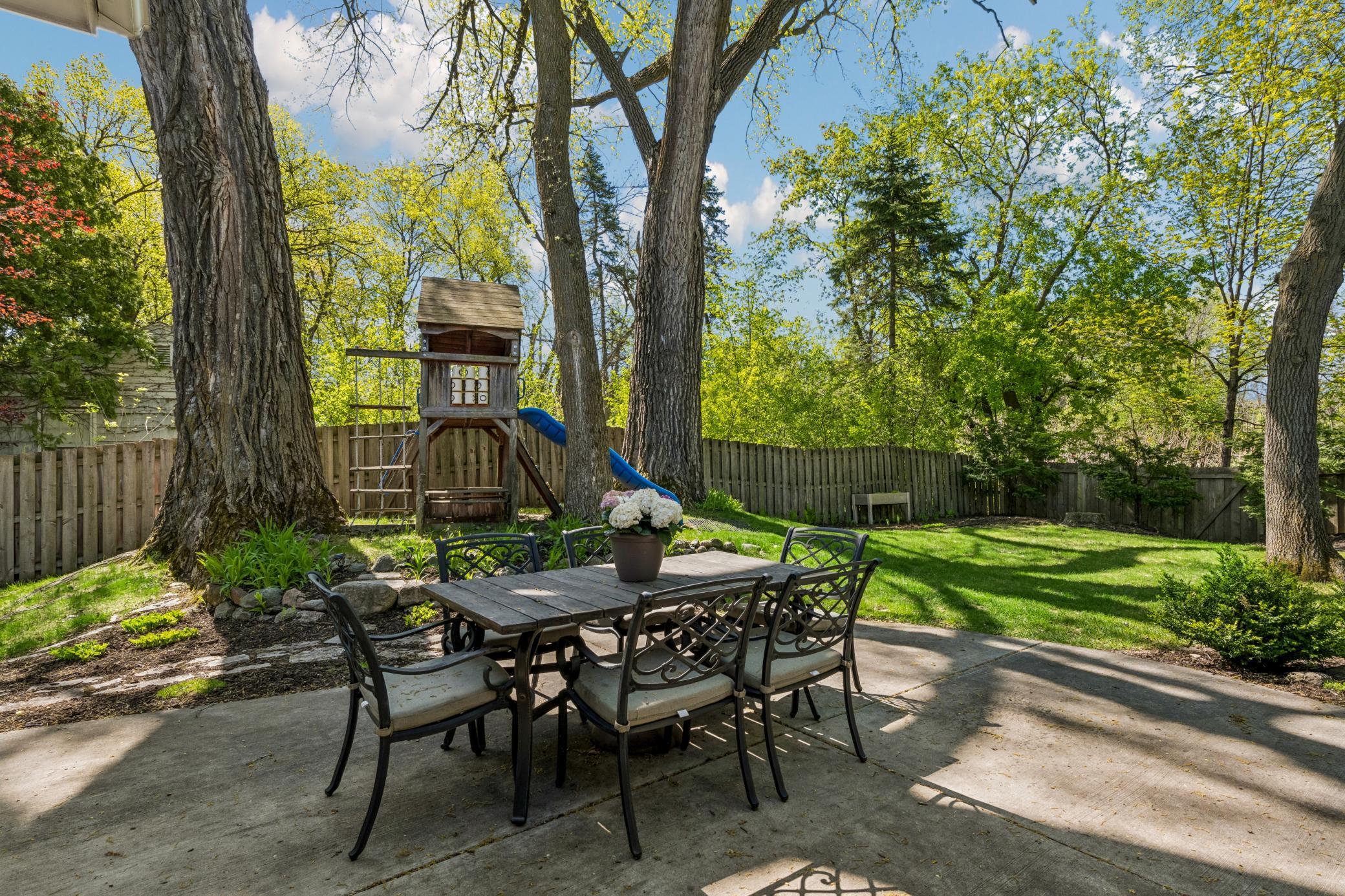 290 Ridgeview Drive E Property Photo 31
