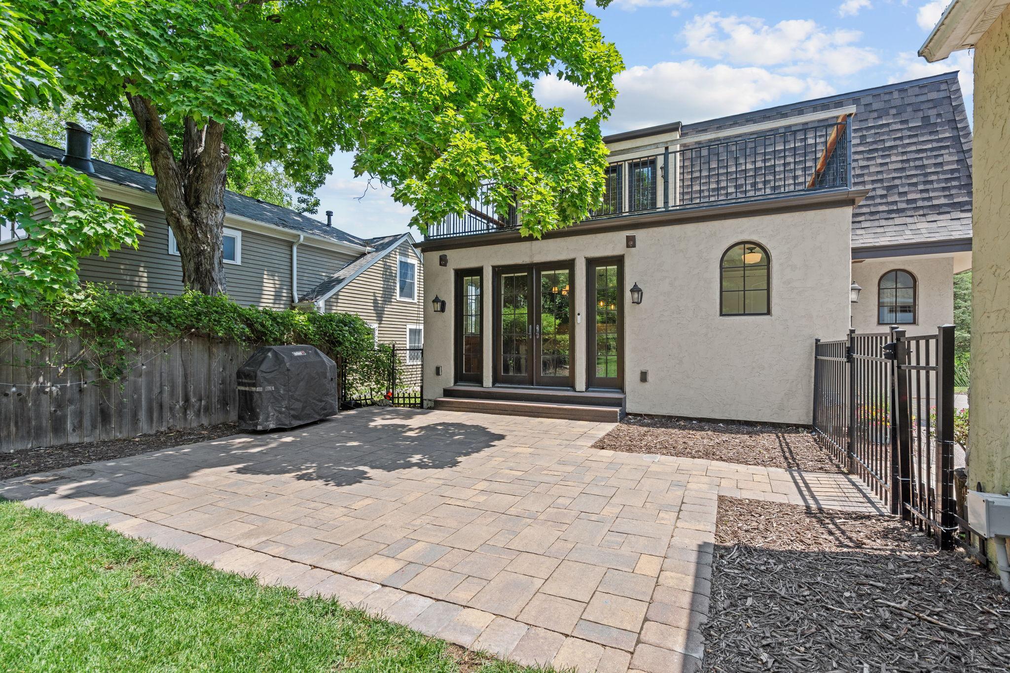 219 Chicago Avenue N Property Photo 7