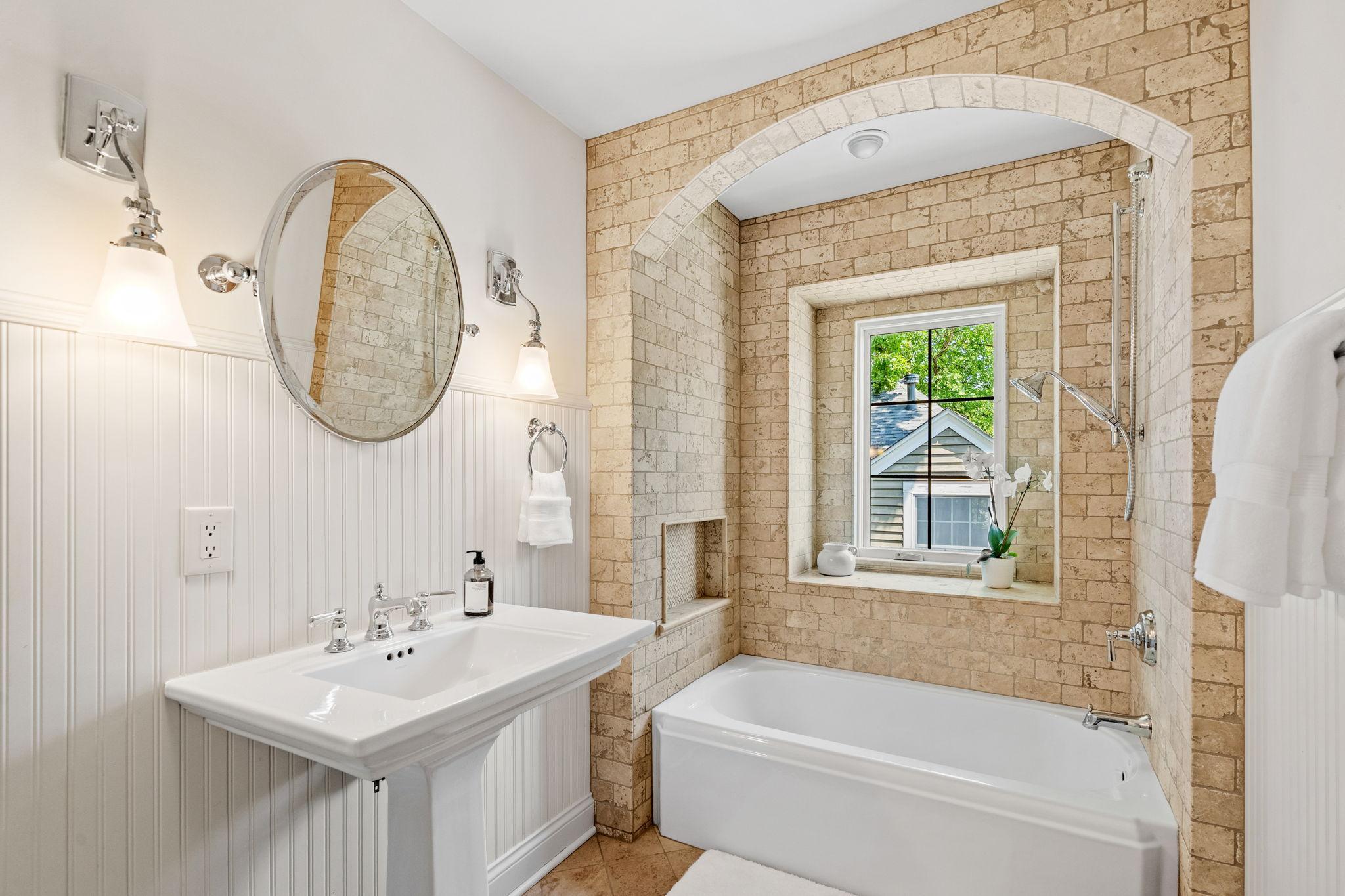 219 Chicago Avenue N Property Photo 43