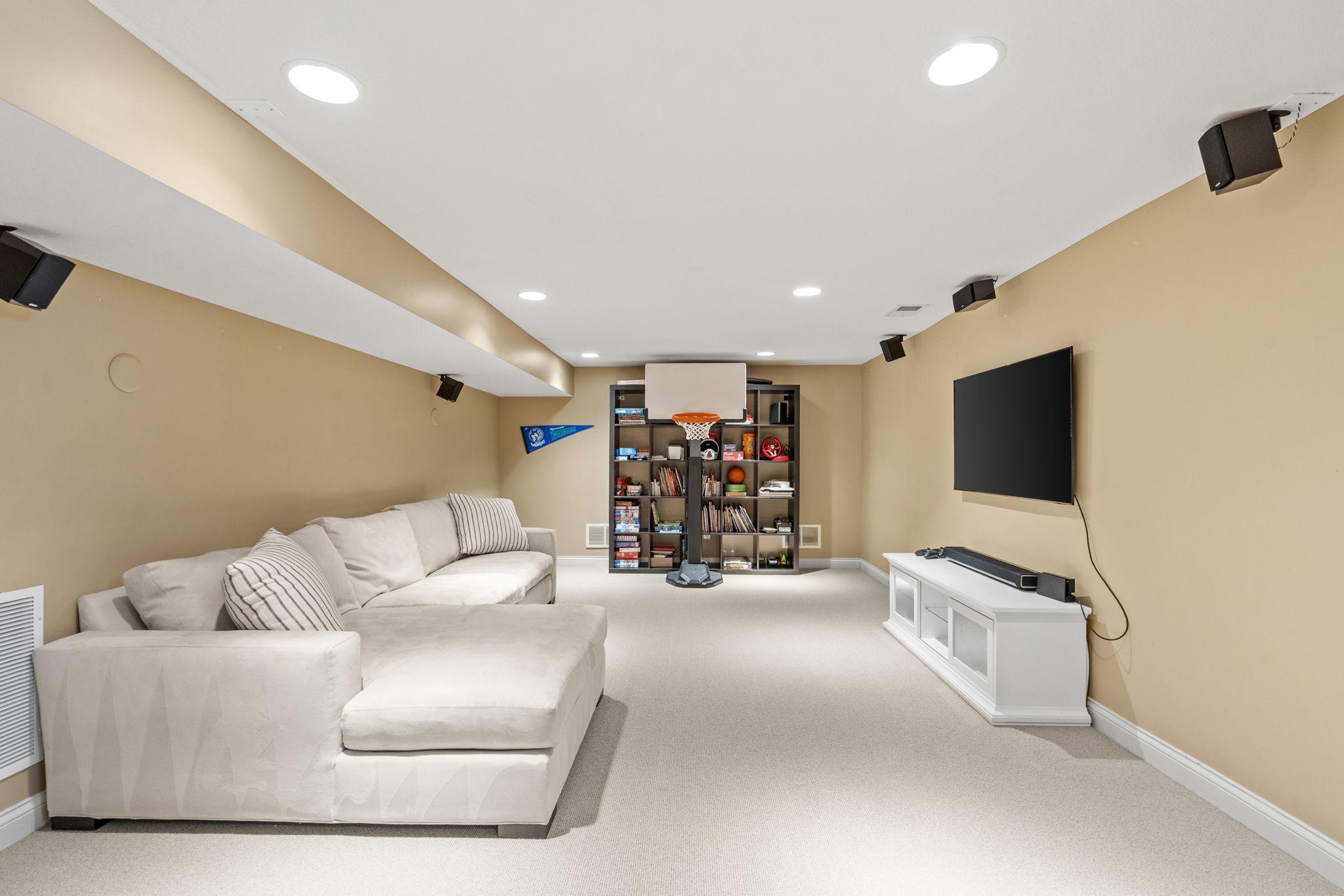 219 Chicago Avenue N Property Photo 45