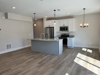 3405 Douglas Drive N Property Photo 7