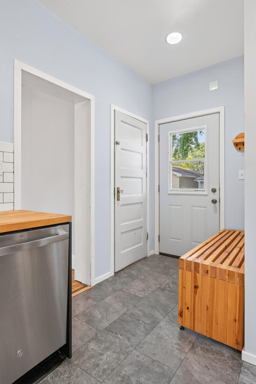 801 Armstrong Avenue Property Photo 18