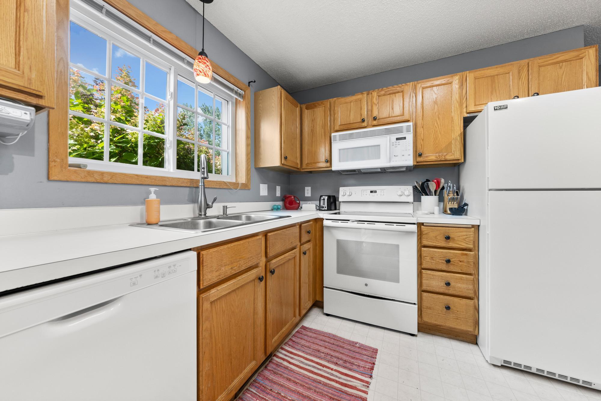 446 Mission Hills Way E Property Photo 11