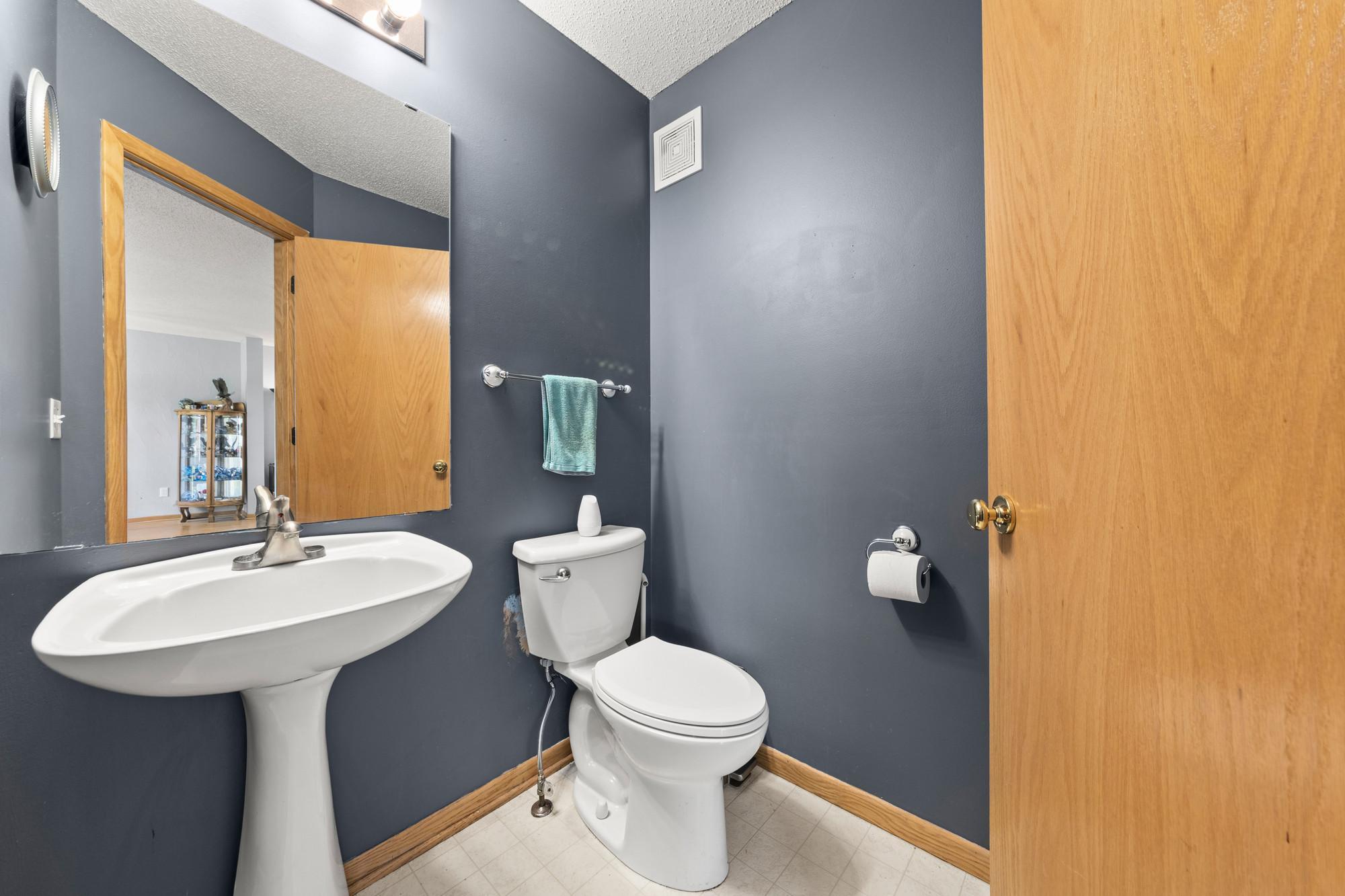 446 Mission Hills Way E Property Photo 16