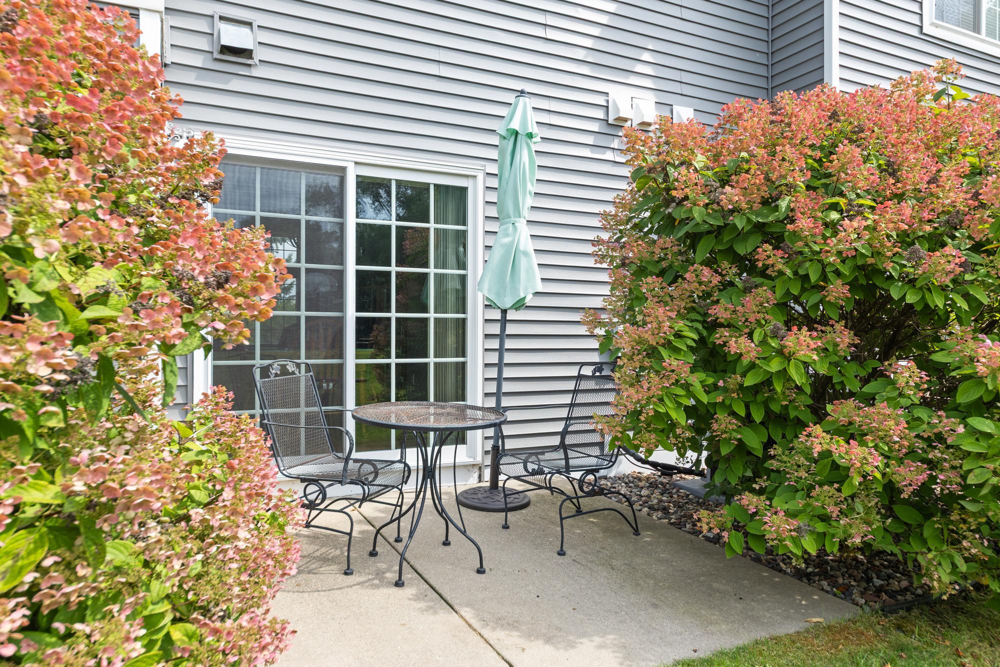 446 Mission Hills Way E Property Photo 26