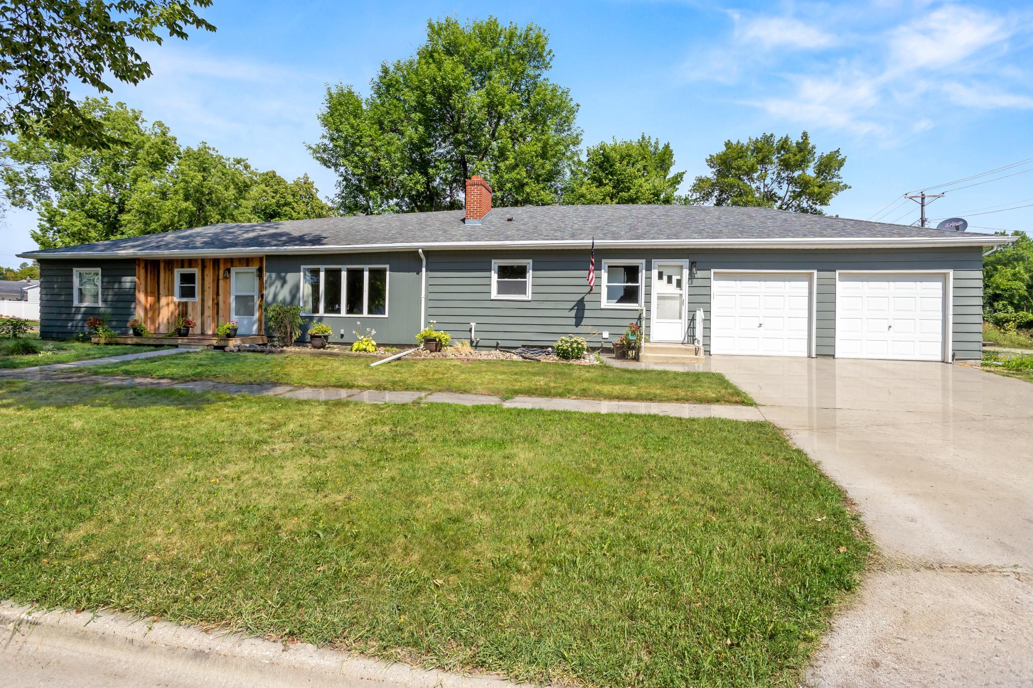 824 4th Avenue N Property Photo 1