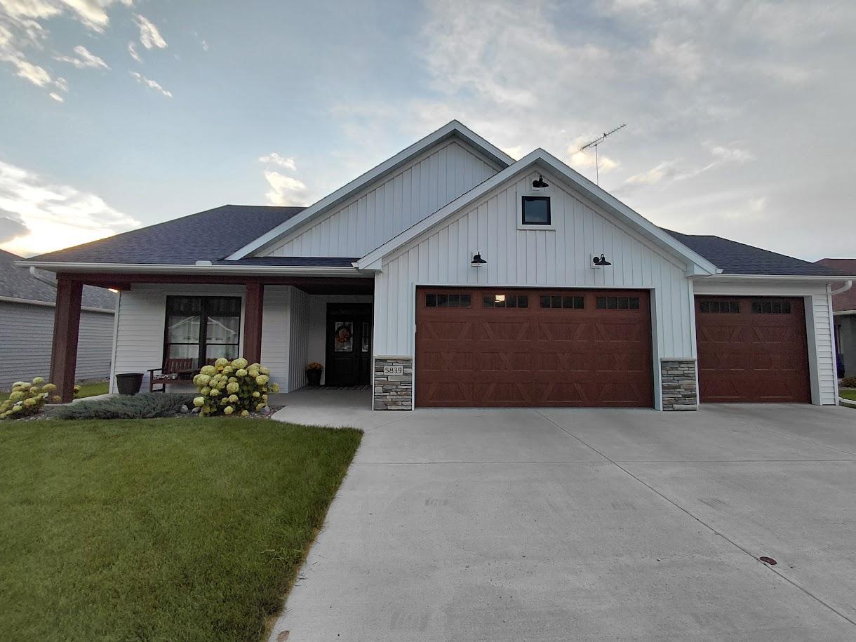 5839 Rivers Edge Drive Property Photo 1