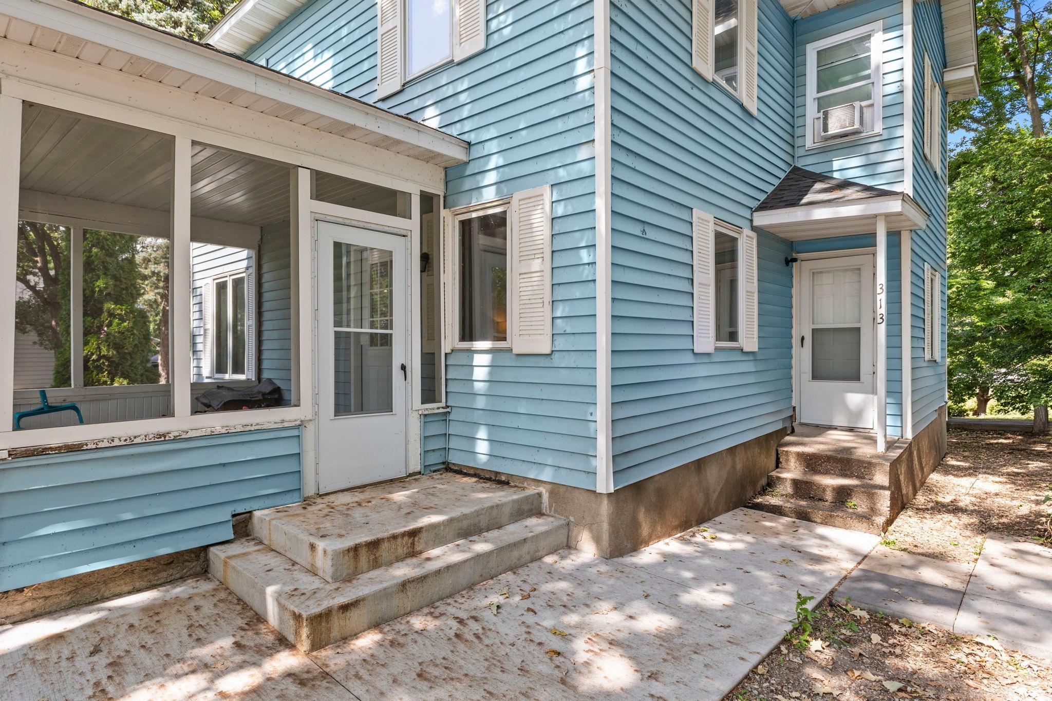 317 W River Street Property Photo 4