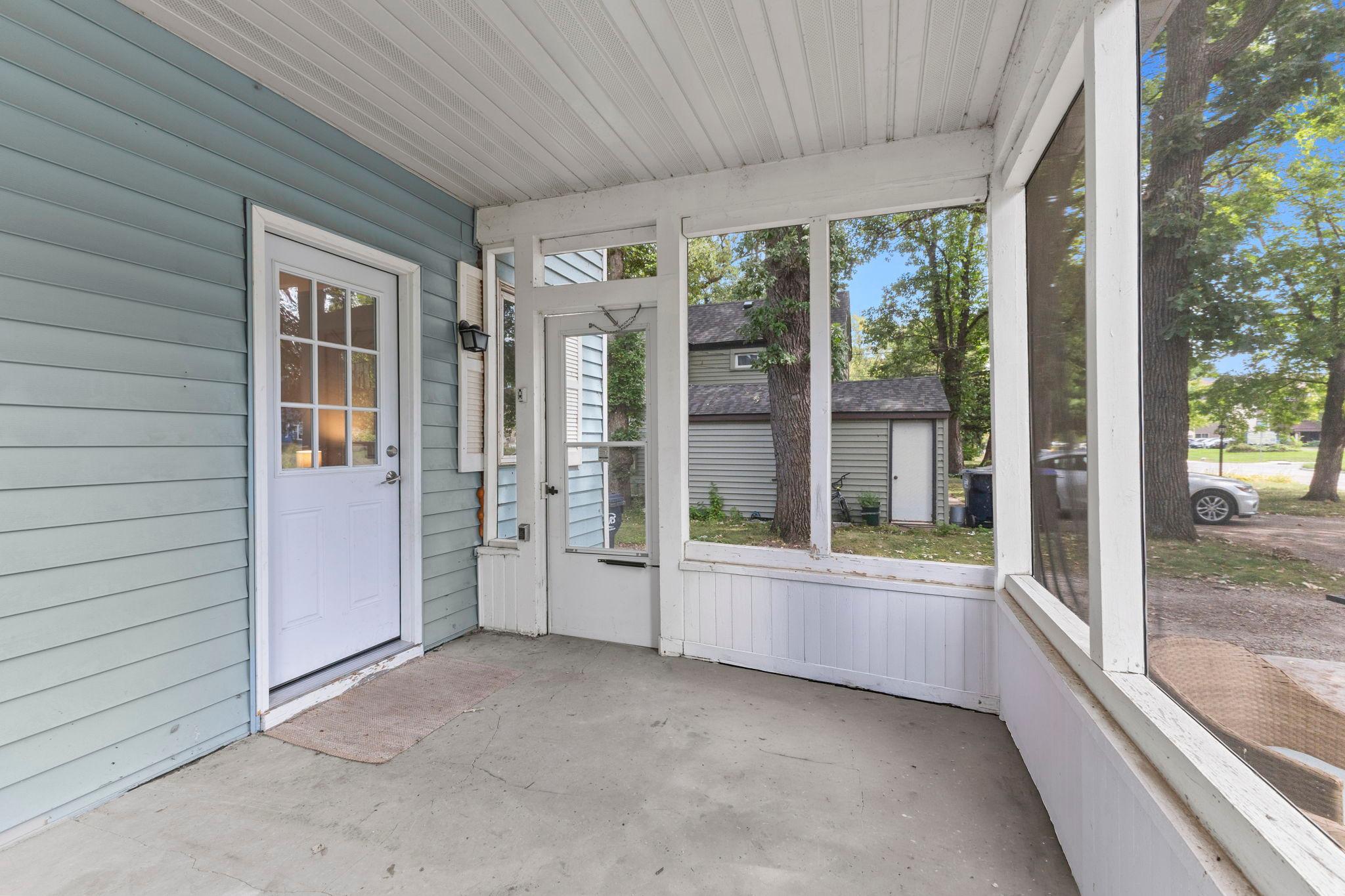 317 W River Street Property Photo 5