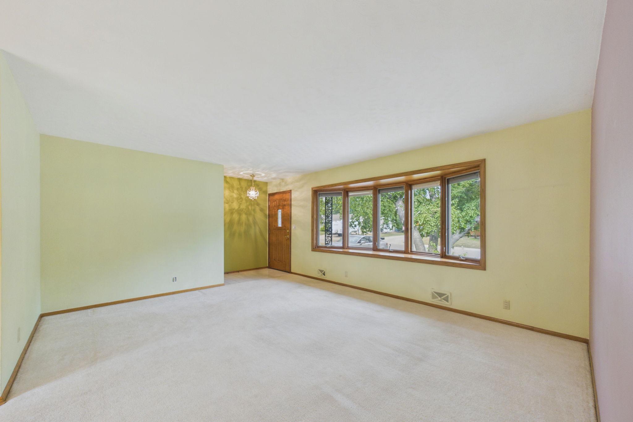 1761 Emerald Drive Property Photo 2
