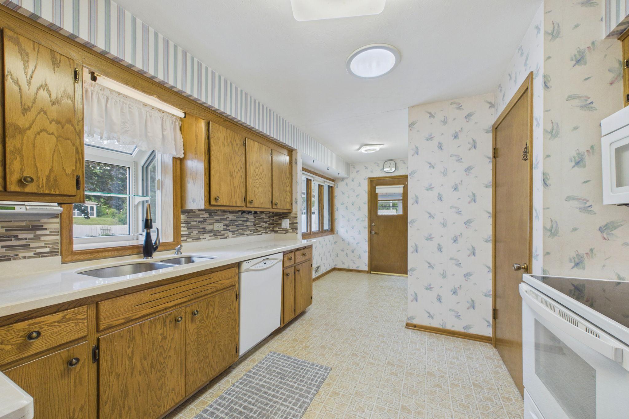 1761 Emerald Drive Property Photo 4