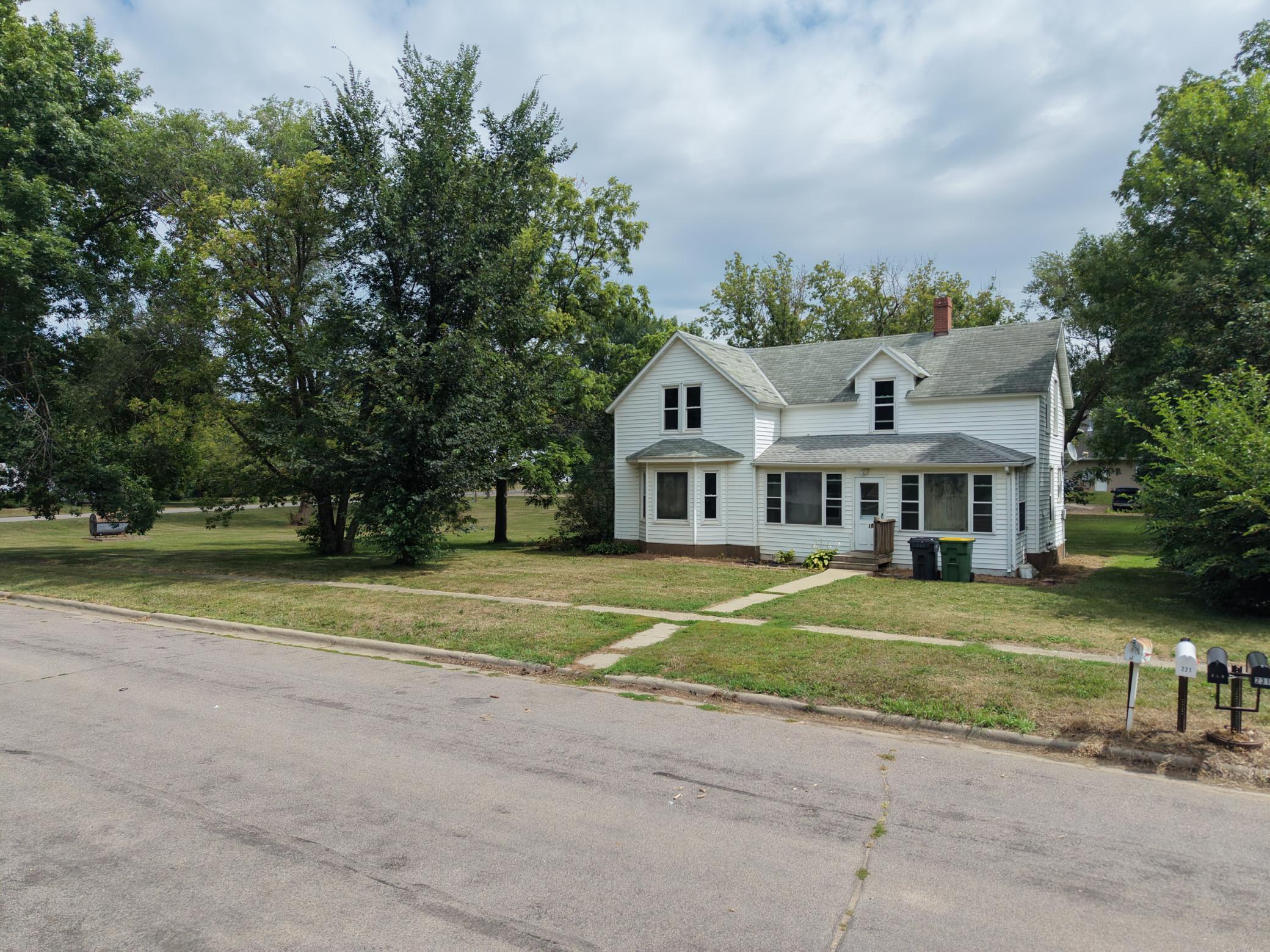 220 Sheridan Street Property Photo 2