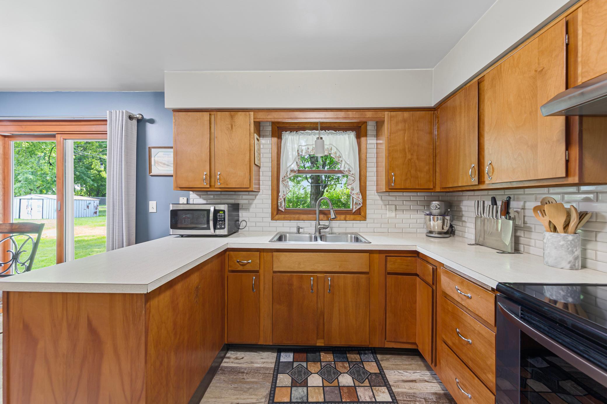 2541 E Main Street Property Photo 9