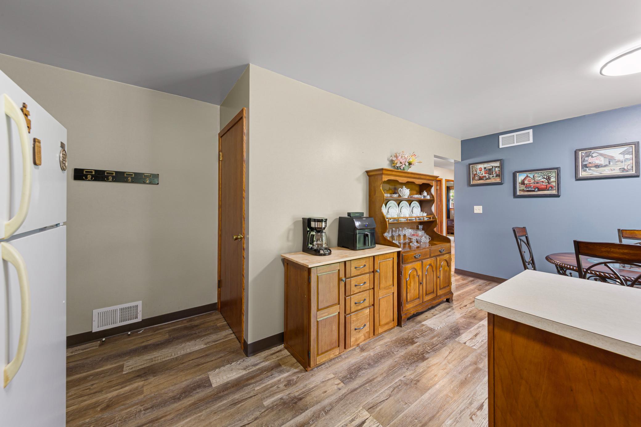 2541 E Main Street Property Photo 10