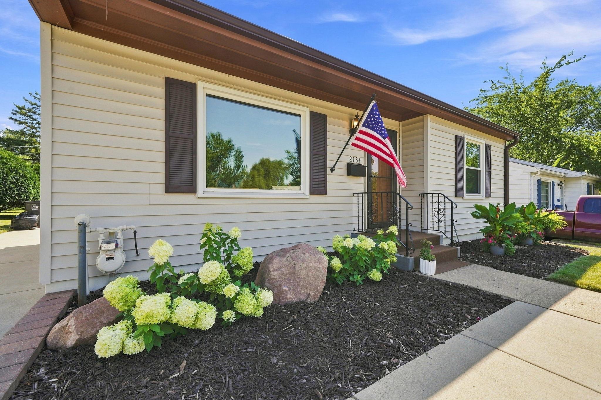 2134 4th Street E Property Photo 2