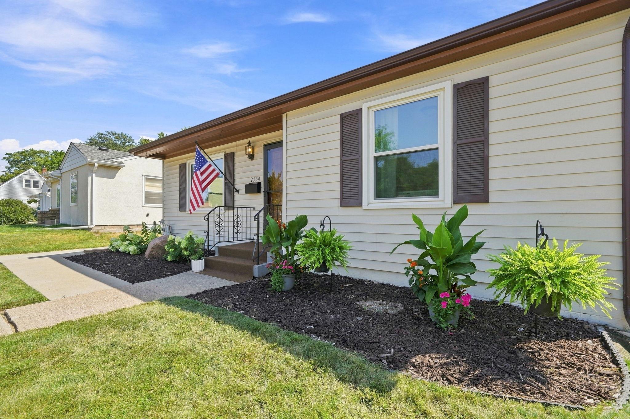 2134 4th Street E Property Photo 27