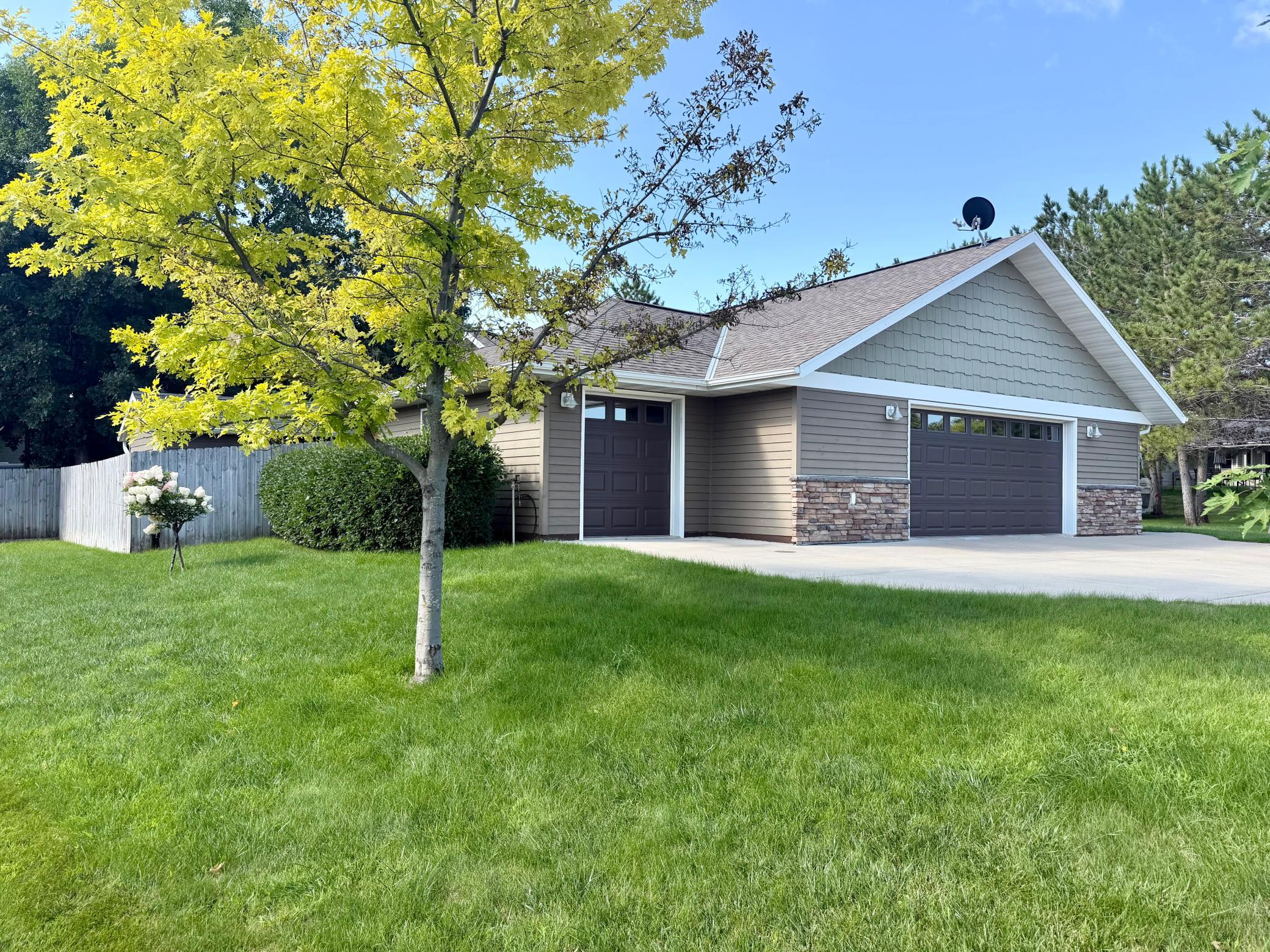1847 Spruce Grove Trail Property Photo 4
