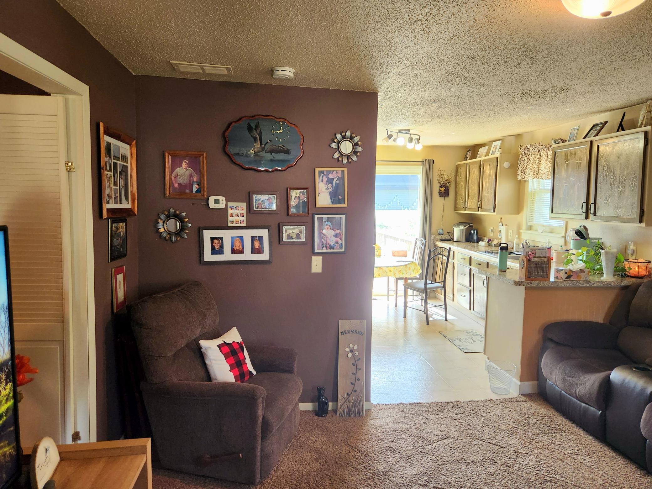 119 13th Street W Property Photo 3