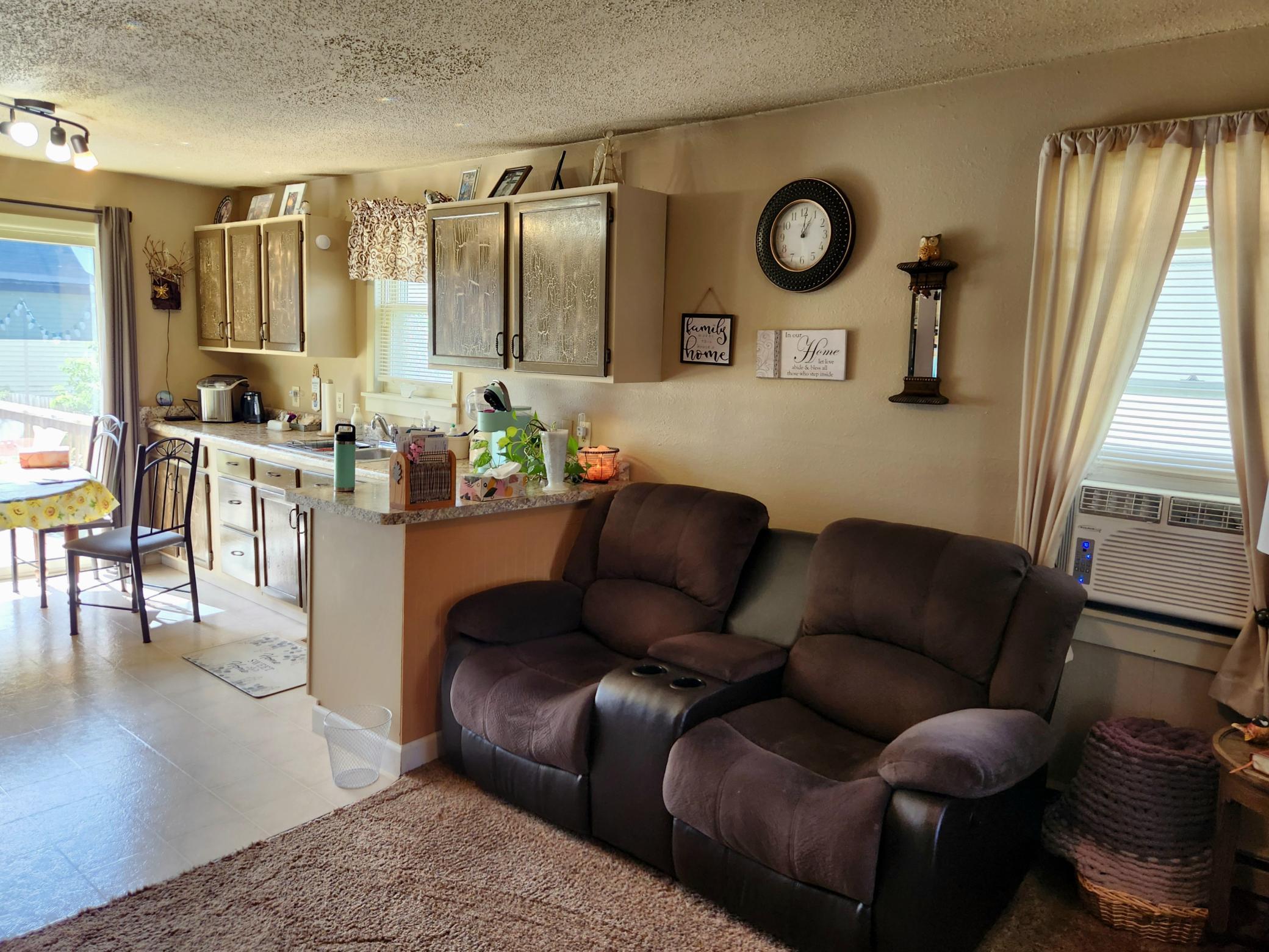 119 13th Street W Property Photo 4
