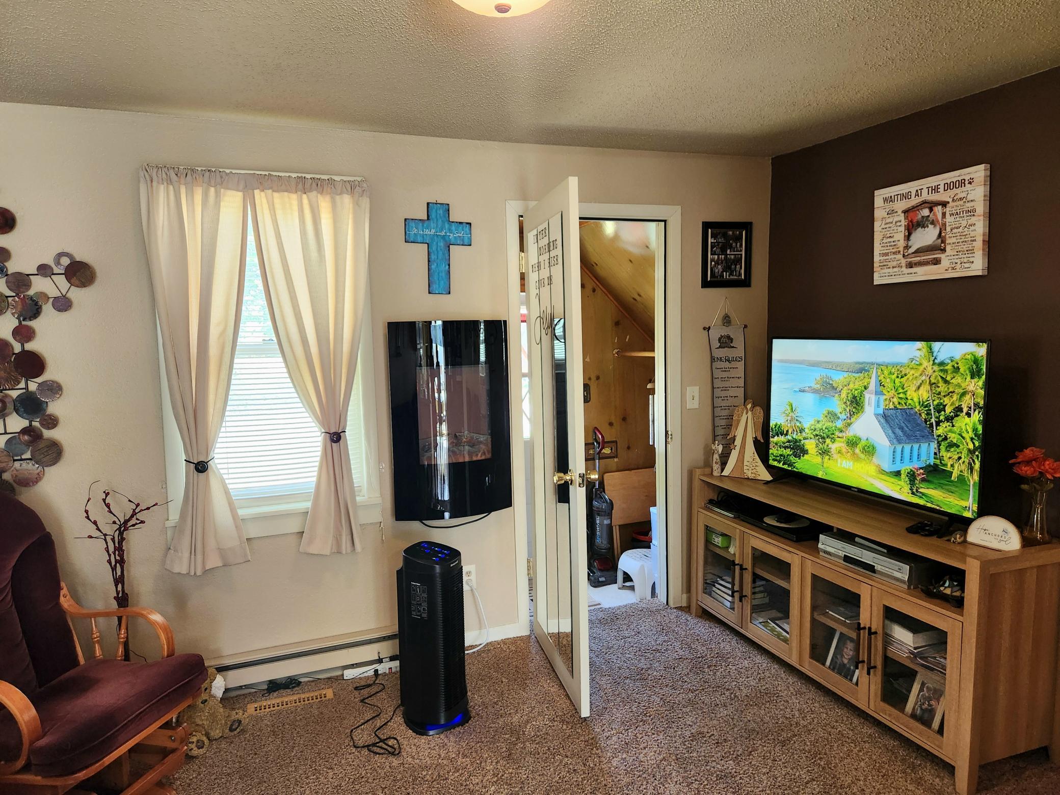 119 13th Street W Property Photo 5