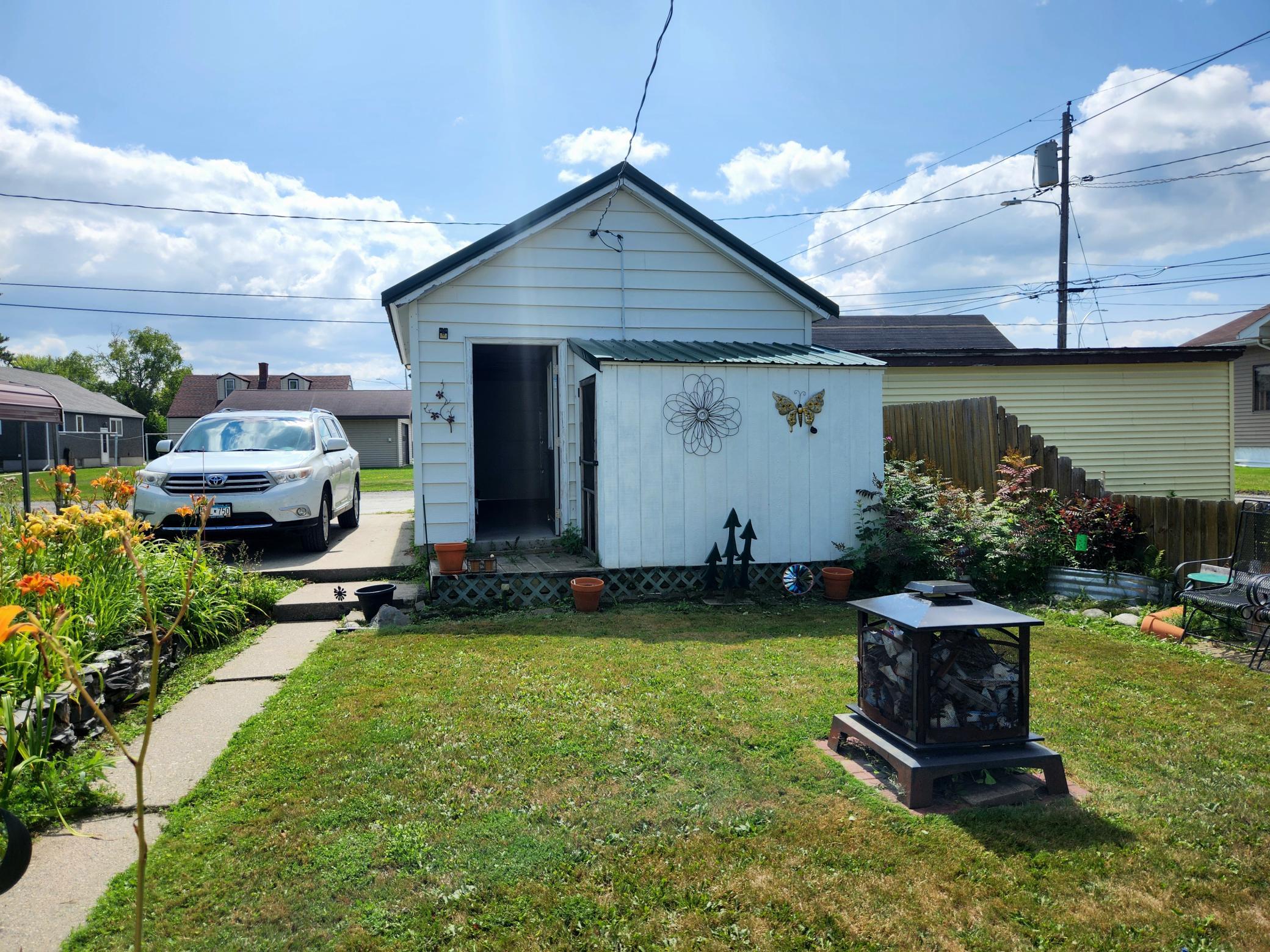 119 13th Street W Property Photo 22