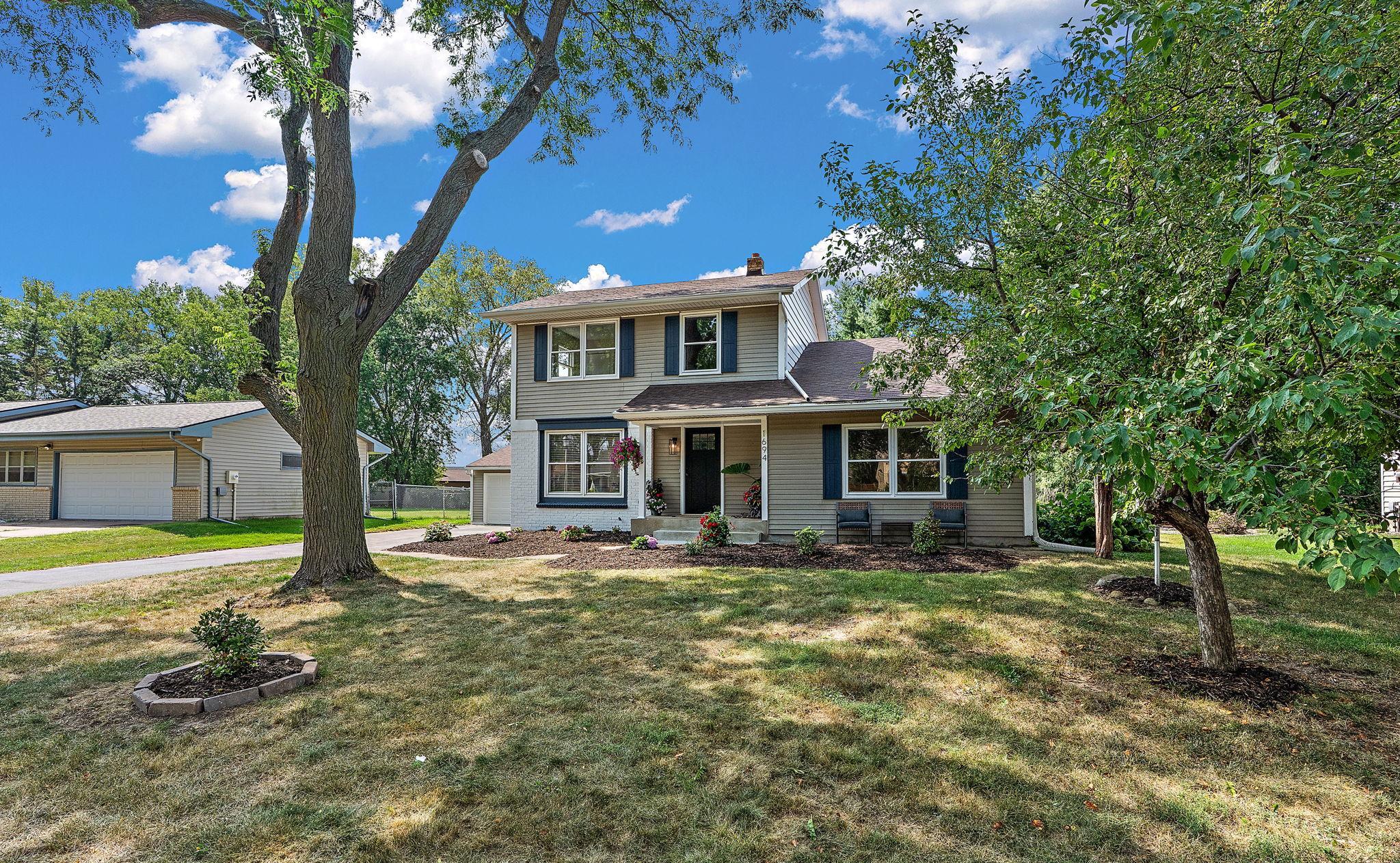 1694 Hinton Trail N Property Photo 1
