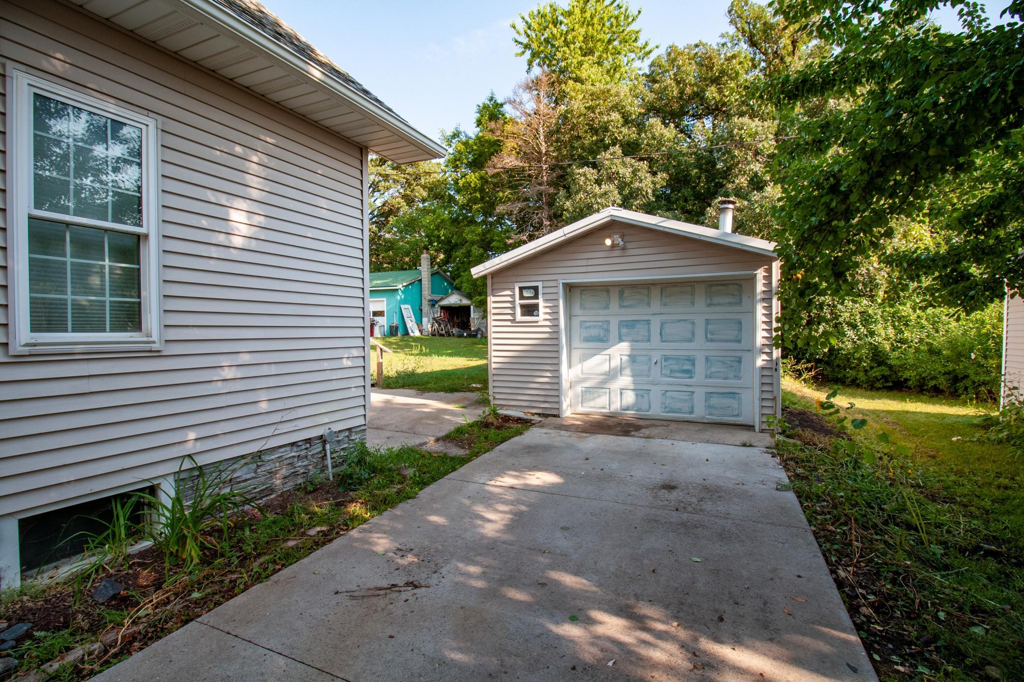 209 Cleveland Avenue E Property Photo 3